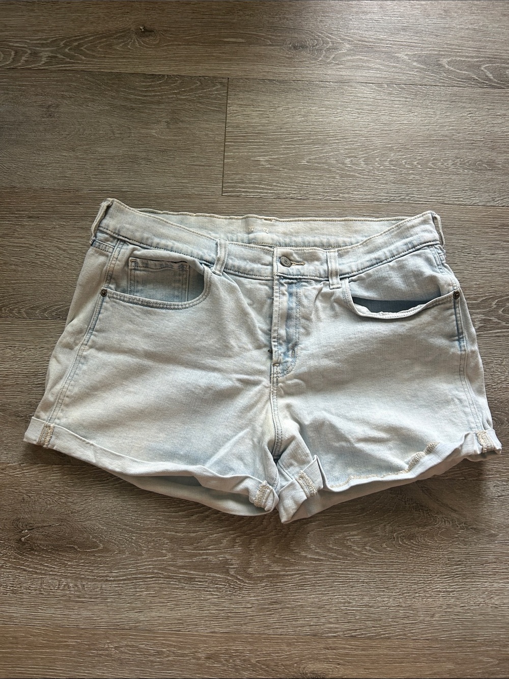 Old Navy Light Blue Denim Jean Shorts - Women